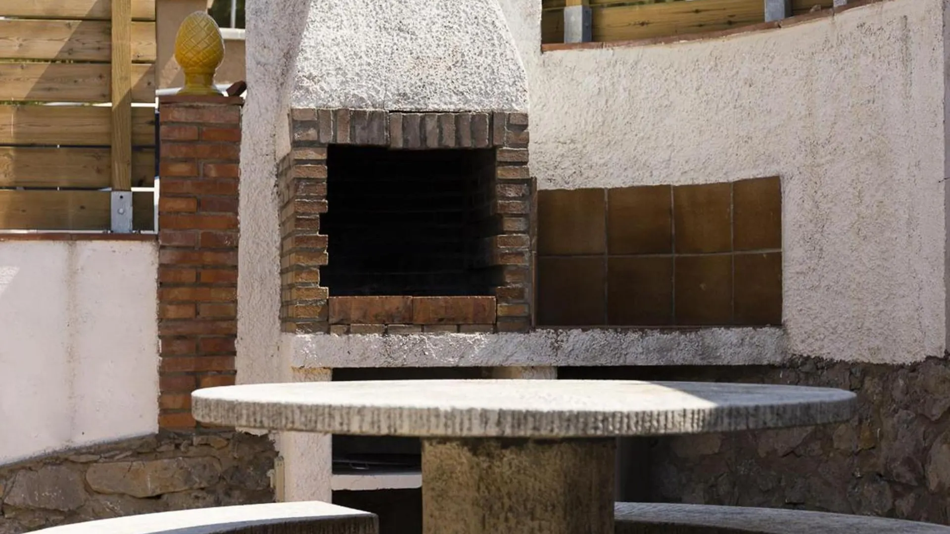 Casa L'Escala, 3 Dormitorios, 5 Personas - Es-325-18 Torroella De Montgri Spain